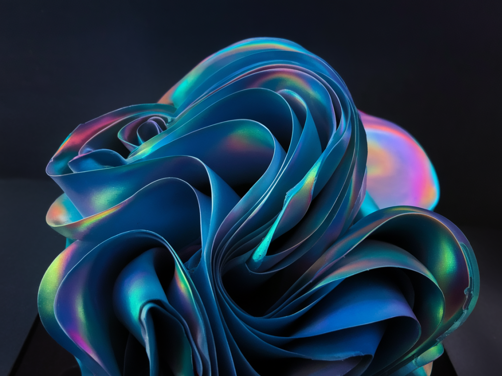 how to photograph iridescent and interference paints with a phone camera: step-by-step lighting and exposure tricks